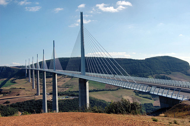 Image:Viaduc de millau depuis aire.jpg