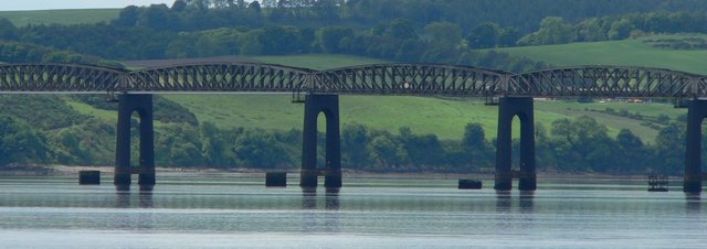 Image:Tay Rail Bridge 2005-06-14 (closeup).jpg