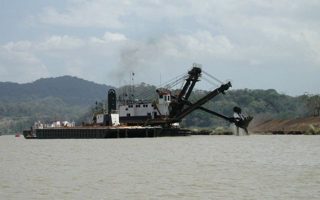 Image:Panama Canal Bucket Dredge.jpeg