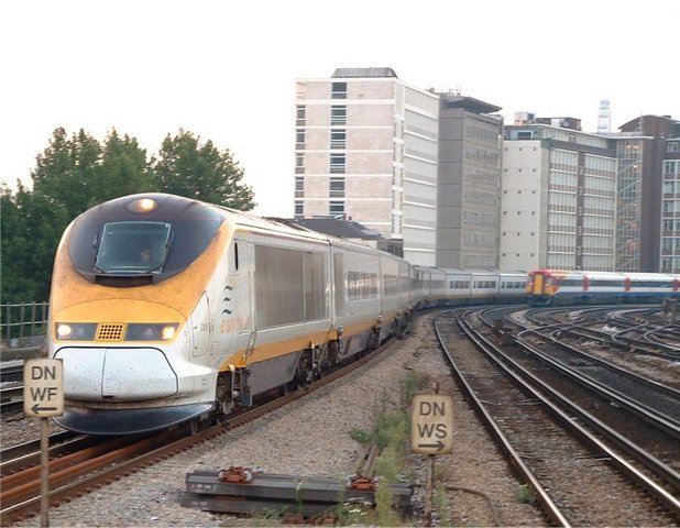 Image:Eurostar at Vauxhall.jpg