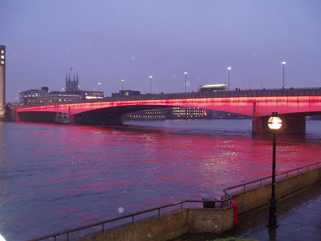 Image:London Bridge Illuminated.jpg