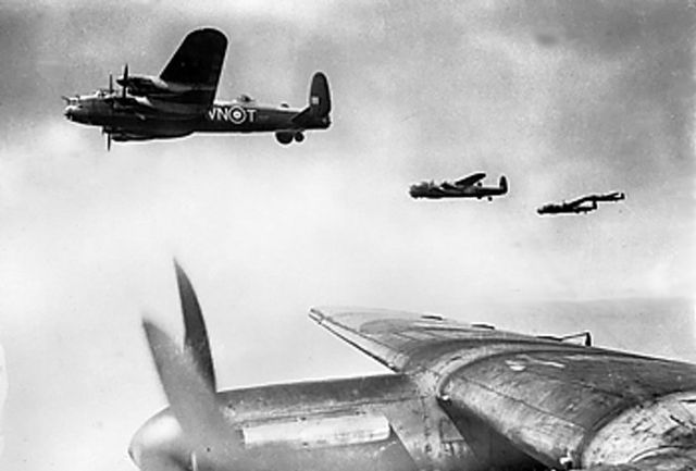 Image:Avro Lancasters flying in loose formation.jpg