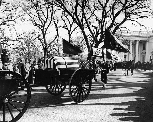 Image:Kennedy funeral procession leaves White House, 25 November 1963.jpg