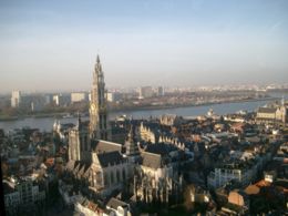 The Onze-Lieve-Vrouwekathedraal (Cathedral of our Lady) and the Scheldt river.