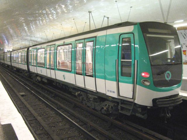 Image:Rame-MF2000-en-stationnemen.jpg