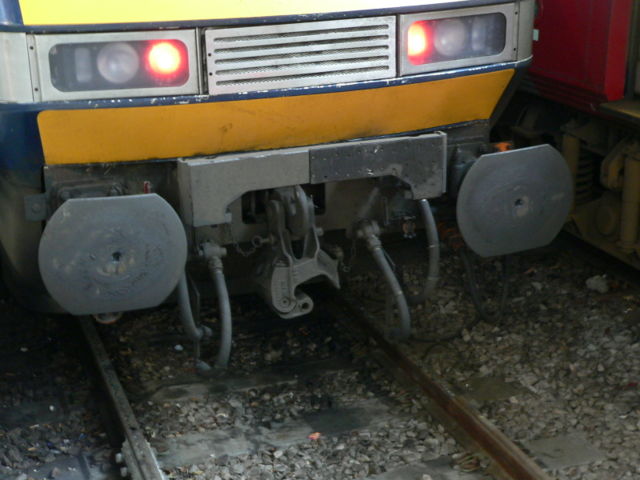 Image:GNER-91116-coupling-01.jpg