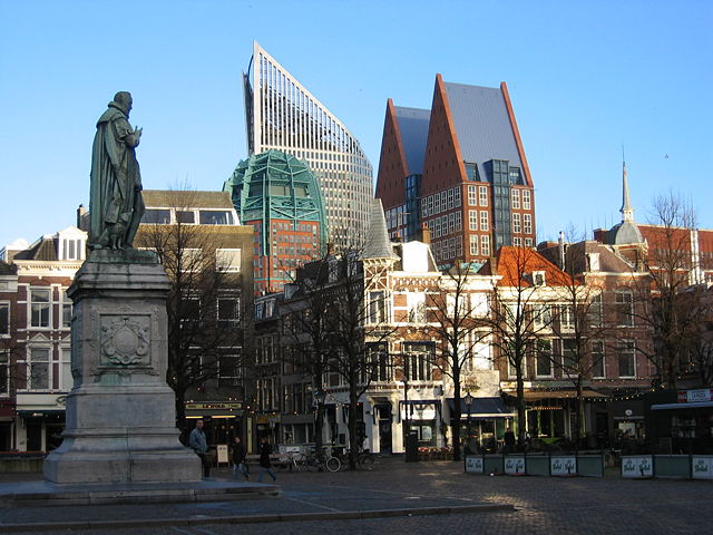 Image:A square in the center of the Hague.jpg