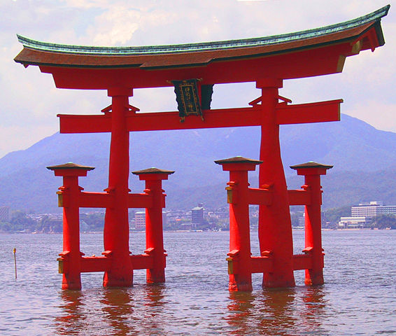 Image:Itsukushima torii angle.jpg