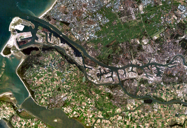 Image:Satellite image of Europoort, Netherlands (4.25E 51.90N).png