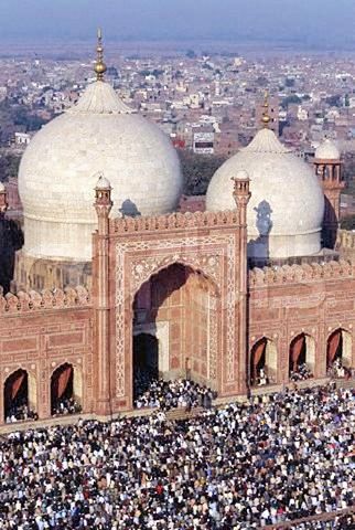 Image:Eid Prayers at the Badshahi Mosque.jpeg