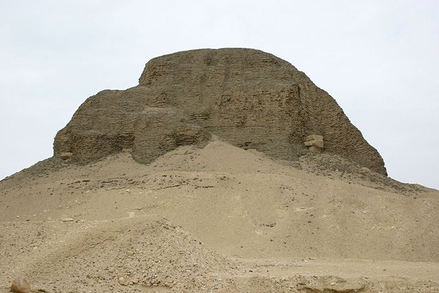 Image:Pyramid at Lahun.jpg
