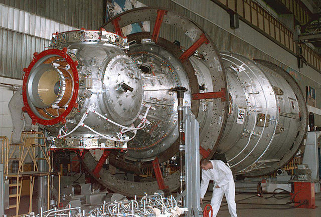 Image:Zvezda Service Module under construction.jpg