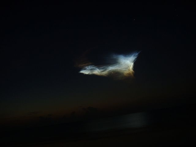 Image:Phoenix mars launch cloud.jpg