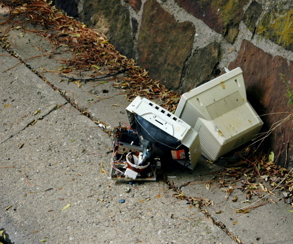 Image:Monitor in gutter.jpg