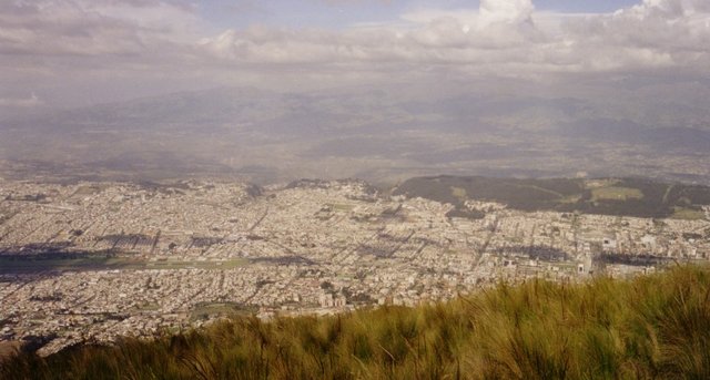 Image:Northern quito from pichincha.jpg