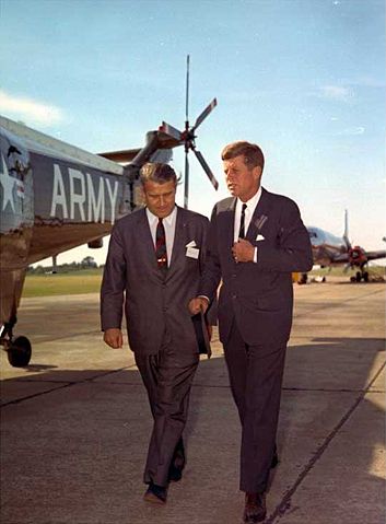 Image:Kennedy vonbraun 19may63 02.jpg