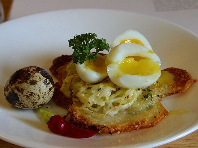 Image:Potato galettes with quail eggs.jpg