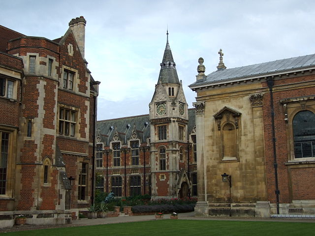 Image:Pembroke College main court.jpg