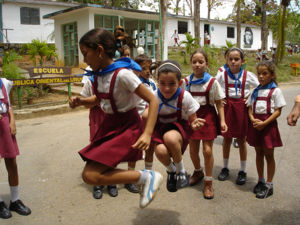 Cuban schoolchildren using a jump rope.