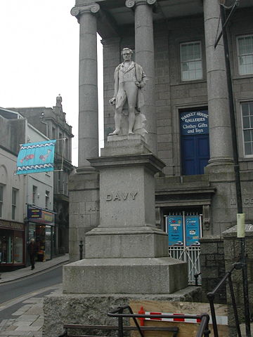 Image:HumphryDavyStatueNew2.jpg