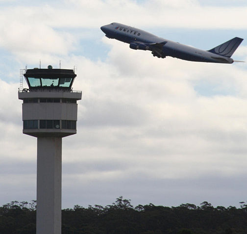 Image:Melbourne airport control tower and united B747.jpg